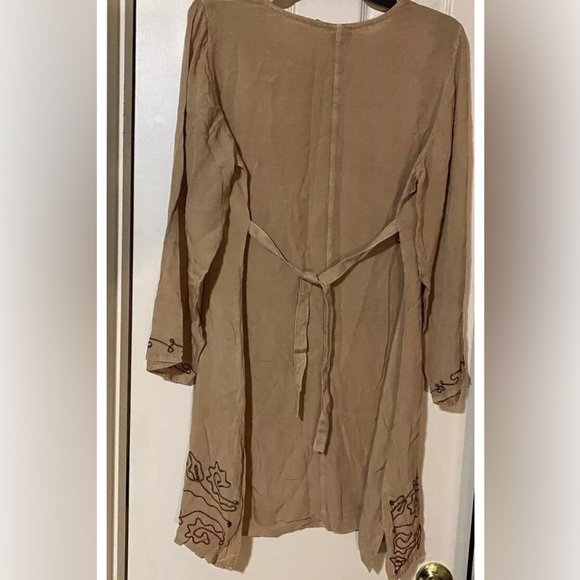 SR Fasion Women’s Embroidered Front Tan Tunic Top Long Sleeves One Size Plus - Picture 2 of 9